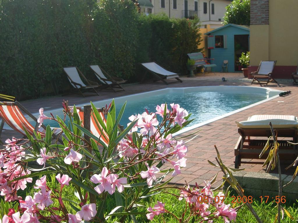 B&B Il Pioppo E La Fonte Castello d'Agogna Exterior foto